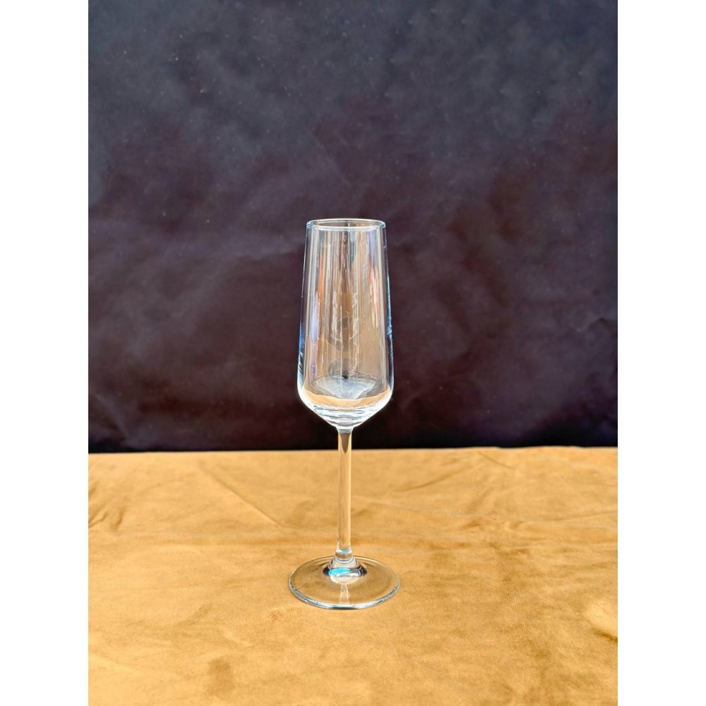 Бокал для шампанского изящный