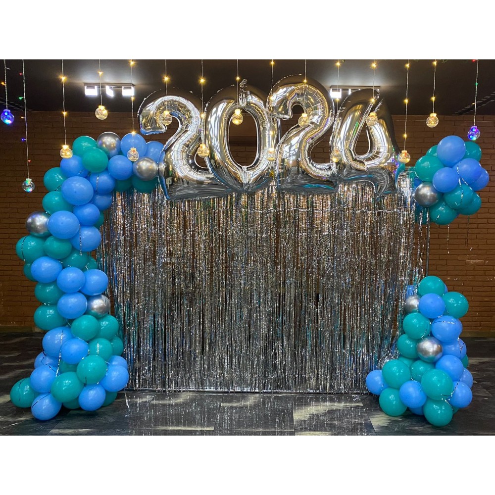 Фотозона из дождиков с шарами 3 на 2 м