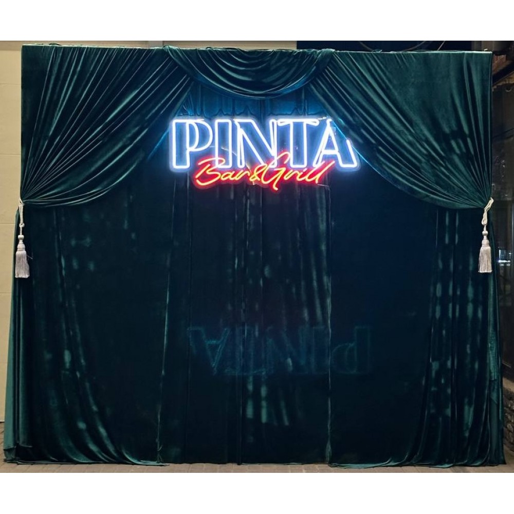 Фотозона с тканью и неоновой надписью 2,4 на 2,5 м