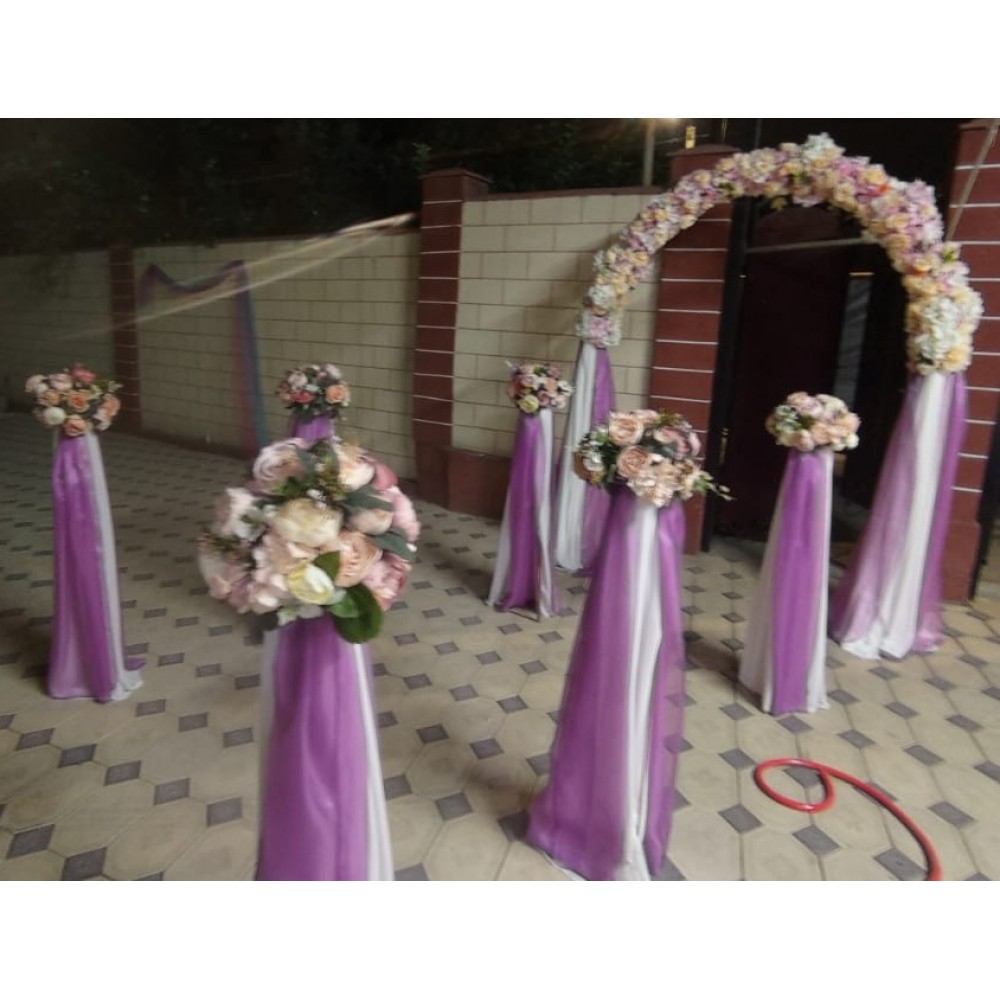 Арка с цветами и тканью плюс 6 стоек с цветами и тканью 