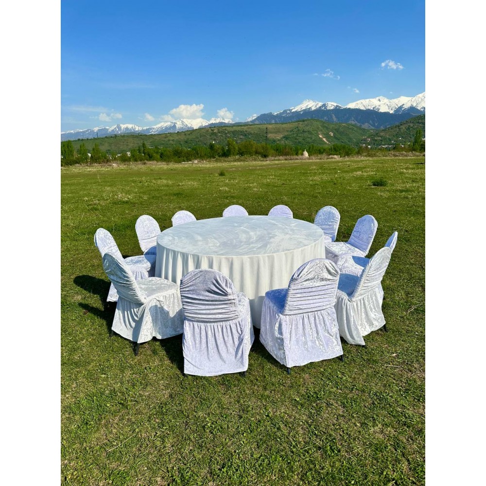 Комплект: круглый стол со скатертью и стулья с чехлами на 12 персон
