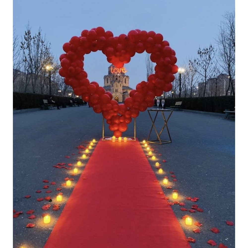Сердце с шарами (дорожка 4х1,5 м, стойка 1 м, свечи 20 шт, надпись)