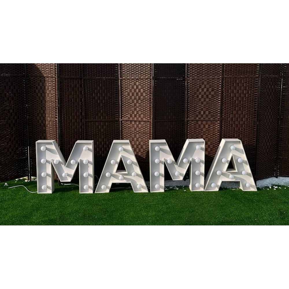 Слово "МАМА" с лампочками